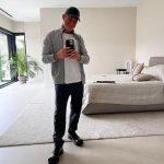Alejandro Sanz Instagram - Hoy tengo un miércoles de selfies, de recuerdos, de memoria, de raíces, de muuuucha fruta, de entrenar mi mente y re calcular mi corazón para restar un día menos para veros en los escenarios 🥷 ¿El vuestro qué tal?