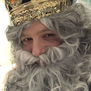 Alejandro Sanz Instagram - Hablando de reyes y reinas, ayer compartí con dos de sus majestades y os puedo asegurar que la magia estaba presente. Así, queda escrito un capítulo más en la historia de la música 🙏
Gracias padrino @manuelalejandro.oficial y a mi hermadrina @rosalia.vt por apretarme el corazón ❤️

Os deseo una noche llena de deseos cumplidos. 
Fdo: Melchor 🤴🏻🥷