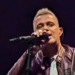 Alejandro Sanz Instagram - Quien te quita el aliento, te suma latidos. Y después de la noche de hoy, tengo latidos para noventa y nueve vidas más. Barcelona cómo te quiero ❤️ #NuestroÚltimoMomento