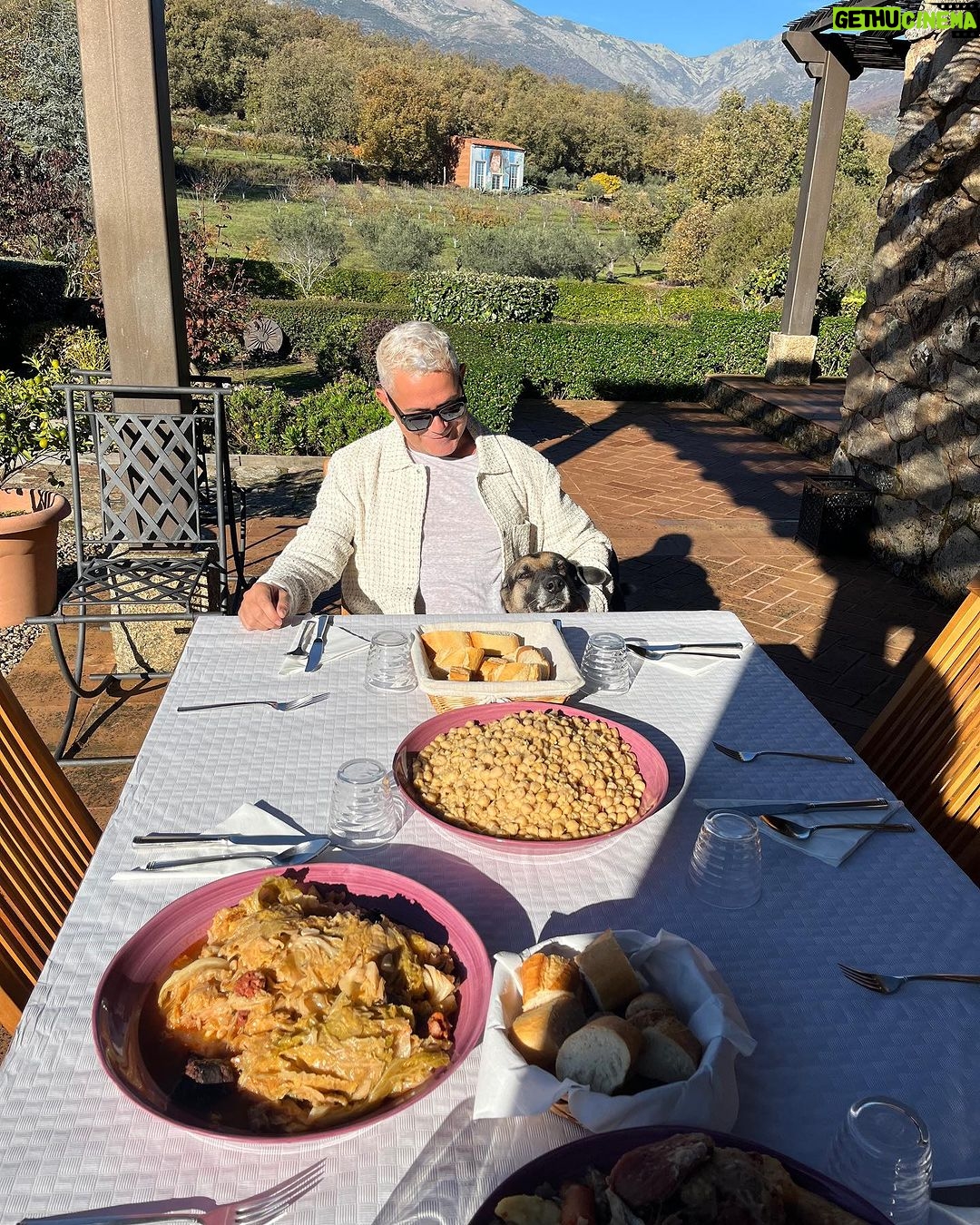 Alejandro Sanz Instagram - El sol de otoño broncea el alma 😎