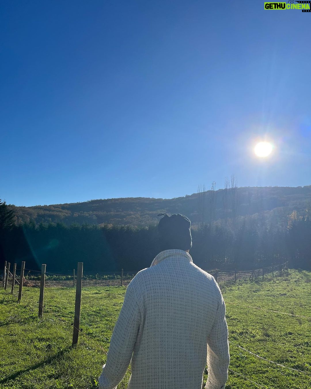 Alejandro Sanz Instagram - El sol de otoño broncea el alma 😎