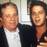 Alejandro Sanz Instagram - Hoy es el cumple de mi hijo, y era el de mi padre. Bendito acierto. Agradezco a la vida la fortuna de tener un hijo como tú. Respiras talento a cada paso que das. Una mezcla perfecta de valentía y bondad. No lo digo yo como padre. Lo demuestras tú como persona. Felices 21 Alex, vive tu vida al máximo volumen 🙏 te quiero @kydarii