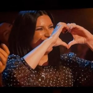 Alejandro Sanz Instagram - La persona del año @laurapausini es talentosamente única. Privilegiados somos los que disfrutamos de tu existencia: amiga, consu y familia ❤️ Te quiero 

#PersonOfTheYear2023 
Hoy más #LatinGRAMMY 🙌