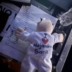 Alejandro Sanz Instagram - Seguimos cantando historias ❤️ 1. Cuando salen así de un concierto es que algo no queremos que acabe nunca. 2. El orgullo si tiene nombre 3. Mis noches se alumbran con luciérnagas. 4. El cazador de notas. 5. El abrazo más grande de México 6. Por cada aplauso, un gracias. 7. Mi Backliner favorito 😂 8. 1424 sueños cumplidos. 9. El rugido mexicano 🤠 10. Cheeseeeee 🧀 #SANZenVivo 🇲🇽🥷 Hermosillo