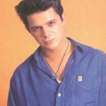 Alejandro Sanz Instagram - De Dallas a Houston, tenemos la solución 🙌 1. 😉🥷 2. La inteligencia emocional es gratis y real. 3. Los fantasmas de mi guitarra me susurran. 4. Otra definición de alegría. 5. ¿Qué se ve en un espejo que se mira en otro espejo? 6. No me soltéis nunca. 7. Ajustes de última hora. 8. ❤️ @haashoficial 🙏 9. Lanzamiento de latidos. 10. La danza de las notas. #SANZenVivoUSA 🇺🇸 Houston, Texas