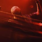 Alejandro Sanz Instagram - De Dallas a Houston, tenemos la solución 🙌 1. 😉🥷 2. La inteligencia emocional es gratis y real. 3. Los fantasmas de mi guitarra me susurran. 4. Otra definición de alegría. 5. ¿Qué se ve en un espejo que se mira en otro espejo? 6. No me soltéis nunca. 7. Ajustes de última hora. 8. ❤️ @haashoficial 🙏 9. Lanzamiento de latidos. 10. La danza de las notas. #SANZenVivoUSA 🇺🇸 Houston, Texas