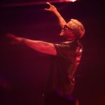 Alejandro Sanz Instagram - De Dallas a Houston, tenemos la solución 🙌 1. 😉🥷 2. La inteligencia emocional es gratis y real. 3. Los fantasmas de mi guitarra me susurran. 4. Otra definición de alegría. 5. ¿Qué se ve en un espejo que se mira en otro espejo? 6. No me soltéis nunca. 7. Ajustes de última hora. 8. ❤️ @haashoficial 🙏 9. Lanzamiento de latidos. 10. La danza de las notas. #SANZenVivoUSA 🇺🇸 Houston, Texas