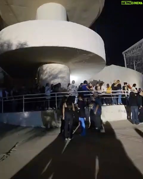 Alejandro Sanz Instagram - Seguimos cantando historias ❤️ 1. Cuando salen así de un concierto es que algo no queremos que acabe nunca. 2. El orgullo si tiene nombre 3. Mis noches se alumbran con luciérnagas. 4. El cazador de notas. 5. El abrazo más grande de México 6. Por cada aplauso, un gracias. 7. Mi Backliner favorito 😂 8. 1424 sueños cumplidos. 9. El rugido mexicano 🤠 10. Cheeseeeee 🧀 #SANZenVivo 🇲🇽🥷 Hermosillo