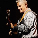 Alejandro Sanz Instagram - Mi suerte, un escenario. La magia, vuestro aplauso 🙏 #SANZenVivoUSA 🇺🇸🥷 Chicago