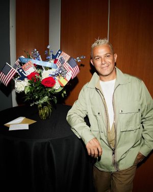 Alejandro Sanz Instagram - Hay noches que la magia se puede hasta tocar. Hoy ha sido una de ellas 🙏  Subimos volumen y seguimosss #SANZenVivoUSA 🥷🇺🇸