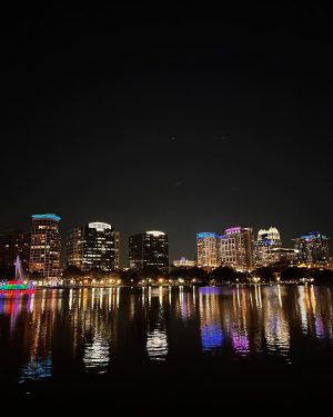 Alejandro Sanz Instagram - Hay noches que la magia se puede hasta tocar. Hoy ha sido una de ellas 🙏  Subimos volumen y seguimosss #SANZenVivoUSA 🥷🇺🇸