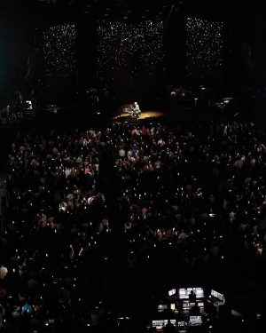 Alejandro Sanz Instagram - Hay noches que la magia se puede hasta tocar. Hoy ha sido una de ellas 🙏  Subimos volumen y seguimosss #SANZenVivoUSA 🥷🇺🇸