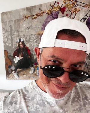 Alejandro Sanz Instagram - Con agosto desde amor. 

🥷