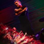 Alejandro Sanz Instagram - Somos retales tejidos por hilos de las miles de personas que van trenzando nuestra vida. Mi gratitud supera todos los límites. Paraguay, GRACIAS ❤️🥷 Asunción