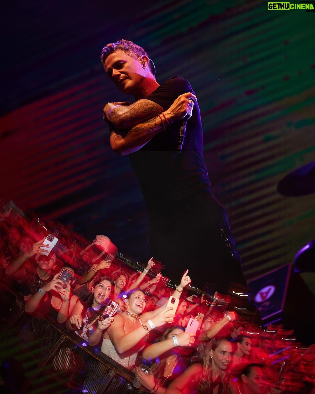 Alejandro Sanz Instagram - Somos retales tejidos por hilos de las miles de personas que van trenzando nuestra vida. Mi gratitud supera todos los l铆mites. Paraguay, GRACIAS 鉂わ笍馃シ Asunci贸n