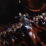 Alejandro Sanz Instagram - Viña, GRACIAS. Tu manera de sentir, de rugir, de vibrar, y sobre todo de curar. Es sobrenatural. Eres tan bella como fuerte. He respirado tu dolor de cerca, y déjame decirte, que nada podrá romperte. No renuncies a tu luz, deslumbra, yo me quedo cerca, las distancias son inexistentes para quien sabe querer. ❤️🥷 #Viña2024 @elfestivaldevina