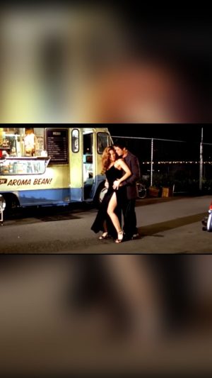 Alejandro Sanz Instagram - Dicen que tras “La tortura” viene la calma. En nuestro lenguaje, es un “Te lo agradezco, pero no” Hoy cumplimos 17 años Shaki. Sigamos bailando la vida y sobre todo, agradeciendo, aunque sea para decir que no 🥷

#17AñosTeLoAgradezcoPeroNo #TBT