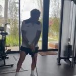 Alejandro Sanz Instagram - Mi día perfecto es cada día vivido. Sin querer o queriendo, cada lugar, persona o momento se convierte en esa nota, esa palabra que resuena en mi mente. Así es la metamorfosis de la vida convirtiéndose en canción. Hoy viajo, con los bolsillos llenos de ganas de subirme al escenario. Y una certeza se sienta a mi lado: lo que es la felicidad la enseña el dolor, el agua lo enseña la sed y la vida la enseña el arte en todas sus formas. Chile, Paraguay, voy a viviros de cerca, pero muy de cerca 🥷❤️