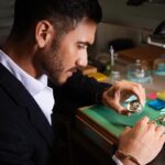 Alejandro Speitzer Instagram - Emocionado de presentar el nuevo @bulgari Octo Finissimo #carbongold en el marco de @siarmx . Hace unas semanas tuve la oportunidad de presenciar su elaboración en las manufacturas de Bulgari en Suiza: Innovación en ingeniería, materiales inesperados y diseño italiano. #BulgariWatches #Bulgari #octofinissimo