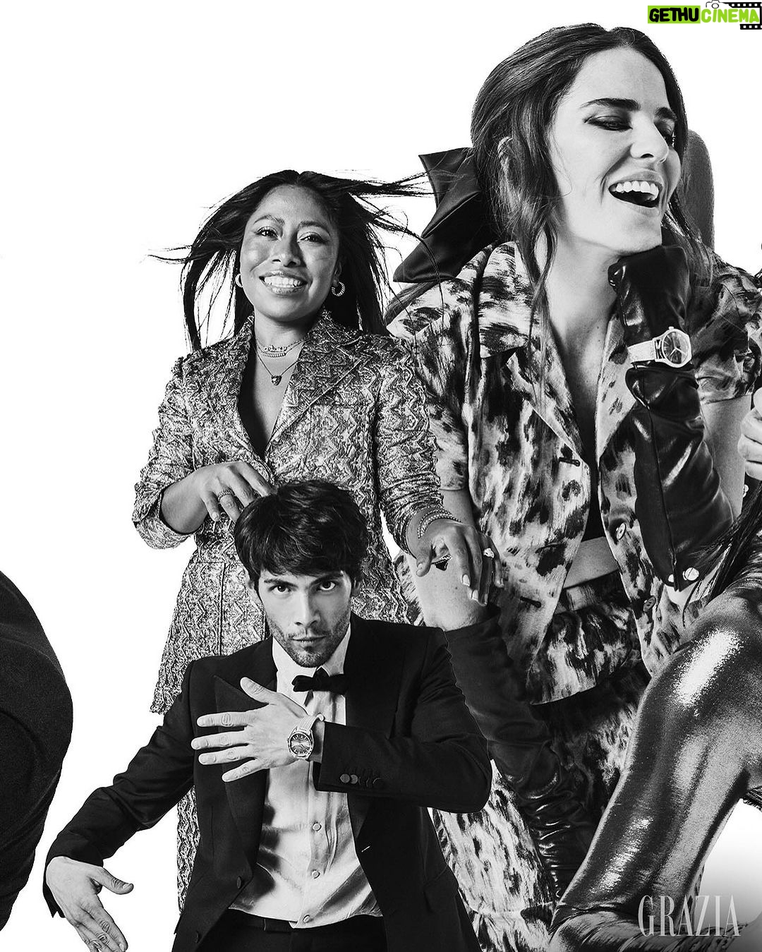 Alejandro Speitzer Instagram - Llega Octubre y es hora de celebrar contigo los primeros 10 años de Grazia México que desde Italia llegó para presentar el EASY CHIC! En portada, nos acompañan 10 amigos de GRAZIA México y Latinoamérica: Yalitza Aparicio, Irene Azuela, Diego Calva, Manolo Caro, Aislinn Derbez, Alberto Guerra, Bárbara López, Renata Notni, Karla Souza y Alejandro Speitzer. No te pierdas esta edición de colección que, como siempre, trae para ti lo mejor en moda belleza y celebridades. Let’s celebrate! . . . . . . . . . . . Yalitza Aparicio en #LouisVuitton #Cartier Irene Azuela en #Chanel #Pomellato Diego Calva #Gucci #Omega Manolo Caro #LouisVuitton Aislinn Derbez #Ferragamo #Tiffany&Co Alberto Guerra #Prada #AudemarsPiguet Barbara Lopez #DolceGabbana #Tiffany&Co Renata Notni #Fendi #BULGARI Karla Souza #Dior #Omega Alejandro Speitzer #Zegna #BULGARI . . . . . Fotografía: @santiagorui Editora de moda: @annielask Directora Editorial. Toni Salamanca @tonisalamanca Makeup: @gusbortolotti Hair: @ernestovargas_hair Asistente de Foto. Javier Pérez @javiprez_ Bárbara López Makeup: Isra Quiroz @israquiroz Hair: Alejandro Iñiguez @alejandroiniguezhair Manolo Caro Fotografía: Pablo Mingo @pablomingo Grooming: @agosfaggianomakeupartist PORTADA - 2 de 3 #grazia10 #aniversario #felizcumpleaños #HAPPYBIRTHDAY #GRAZIAMéxico Mexico City, Mexico