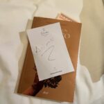 Alejandro Speitzer Instagram - Me he tenido que enfermar, y con ganas, para quedarme 4 días en casa. No recuerdo la última vez que pase tanto tiempo en ella, pero siendo honesto, cuanta falta me hacía… Está siendo, también, la oportunidad de escuchar a mi cuerpo (cosa que tengo que hacer más), de seguir leyendo, y de sentirme sin los distractores de allá afuera. Ánimo.