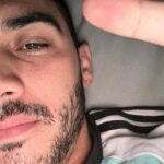 Alejandro Speitzer Instagram - Me he tenido que enfermar, y con ganas, para quedarme 4 días en casa. No recuerdo la última vez que pase tanto tiempo en ella, pero siendo honesto, cuanta falta me hacía… Está siendo, también, la oportunidad de escuchar a mi cuerpo (cosa que tengo que hacer más), de seguir leyendo, y de sentirme sin los distractores de allá afuera. Ánimo.