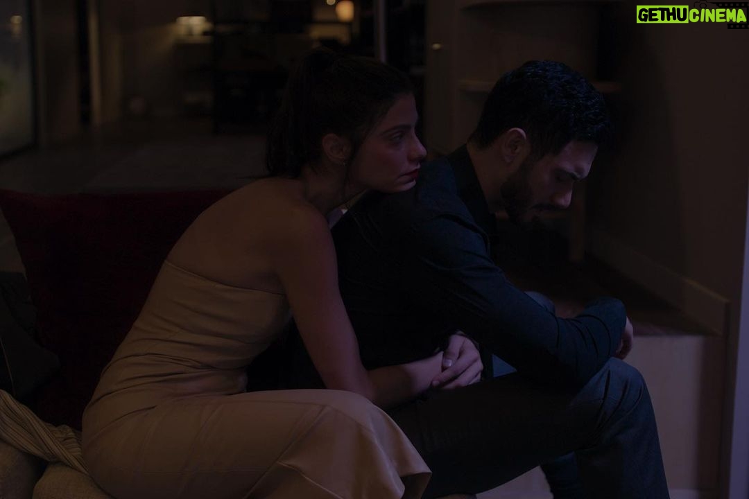 Alejandro Speitzer Instagram - A Ro le gustan un montón de cosas, entre ellas Cris y Elia. Muy contento de poder compartirles que el estreno de @straightpelicula será el 26 de octubre en el marco del @ficm . Straight ha significado un viaje maravilloso y retador que no podría imaginar sin ustedes @barbara_lopez21 @francomasini @marcelotobar77 . Y gracias @oscaruriel71 @rtrujillos y al equipo de @bh5studios por habernos dado la oportunidad de experimentar con esta historia.