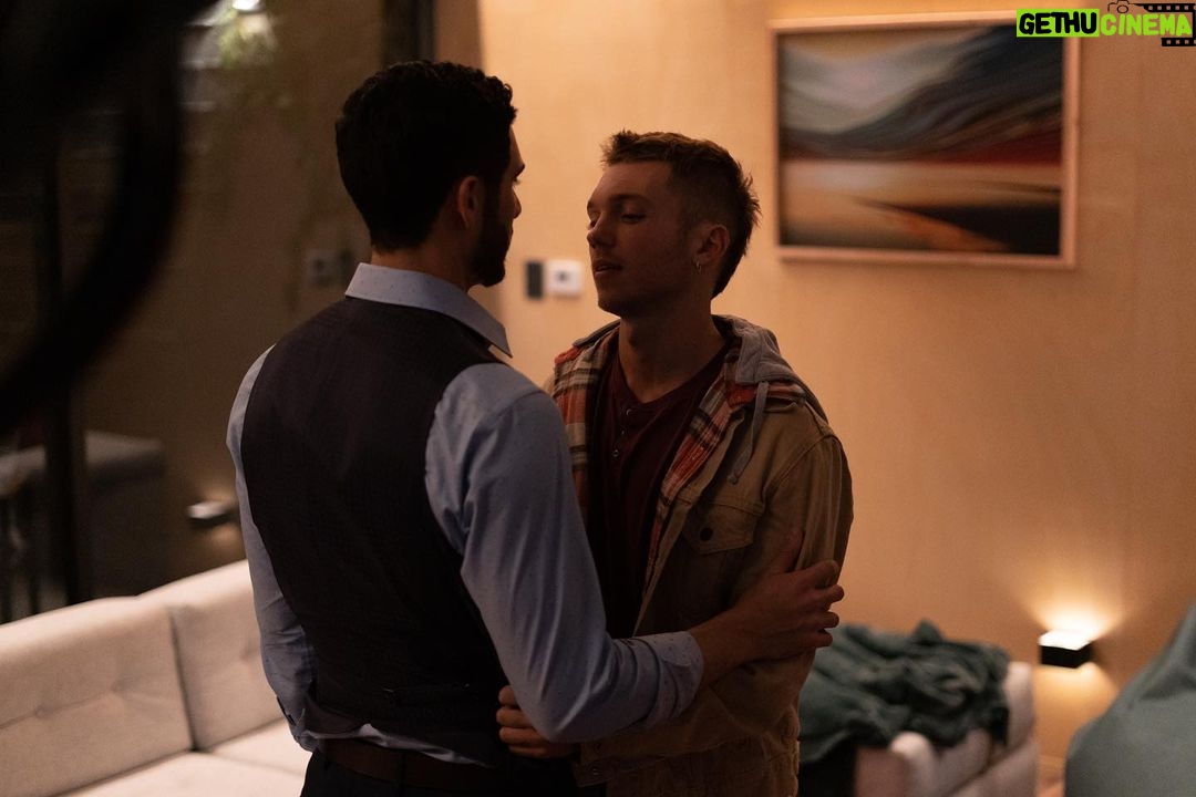 Alejandro Speitzer Instagram - A Ro le gustan un montón de cosas, entre ellas Cris y Elia. Muy contento de poder compartirles que el estreno de @straightpelicula será el 26 de octubre en el marco del @ficm . Straight ha significado un viaje maravilloso y retador que no podría imaginar sin ustedes @barbara_lopez21 @francomasini @marcelotobar77 . Y gracias @oscaruriel71 @rtrujillos y al equipo de @bh5studios por habernos dado la oportunidad de experimentar con esta historia.