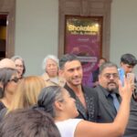 Alejandro Speitzer Instagram - Sin duda, una de las noches más bonitas a lo largo de mi carrera 🤍 GRACIAS Morelia por tan cálido recibimiento y por haber abrazado “Straight” en el marco del @ficm . Esta noche también es tuya @francomasini . Bravo equipo! Thanks @etro by @marcodevincenzo And my family @bulgari 📸 @mariocervanttes Morelia, Michoacán, México.