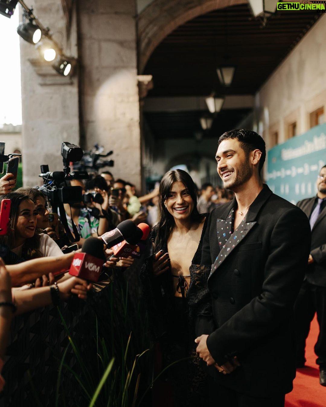 Alejandro Speitzer Instagram - Sin duda, una de las noches más bonitas a lo largo de mi carrera 🤍 GRACIAS Morelia por tan cálido recibimiento y por haber abrazado “Straight” en el marco del @ficm . Esta noche también es tuya @francomasini . Bravo equipo! Thanks @etro by @marcodevincenzo And my family @bulgari 📸 @mariocervanttes Morelia, Michoacán, México.