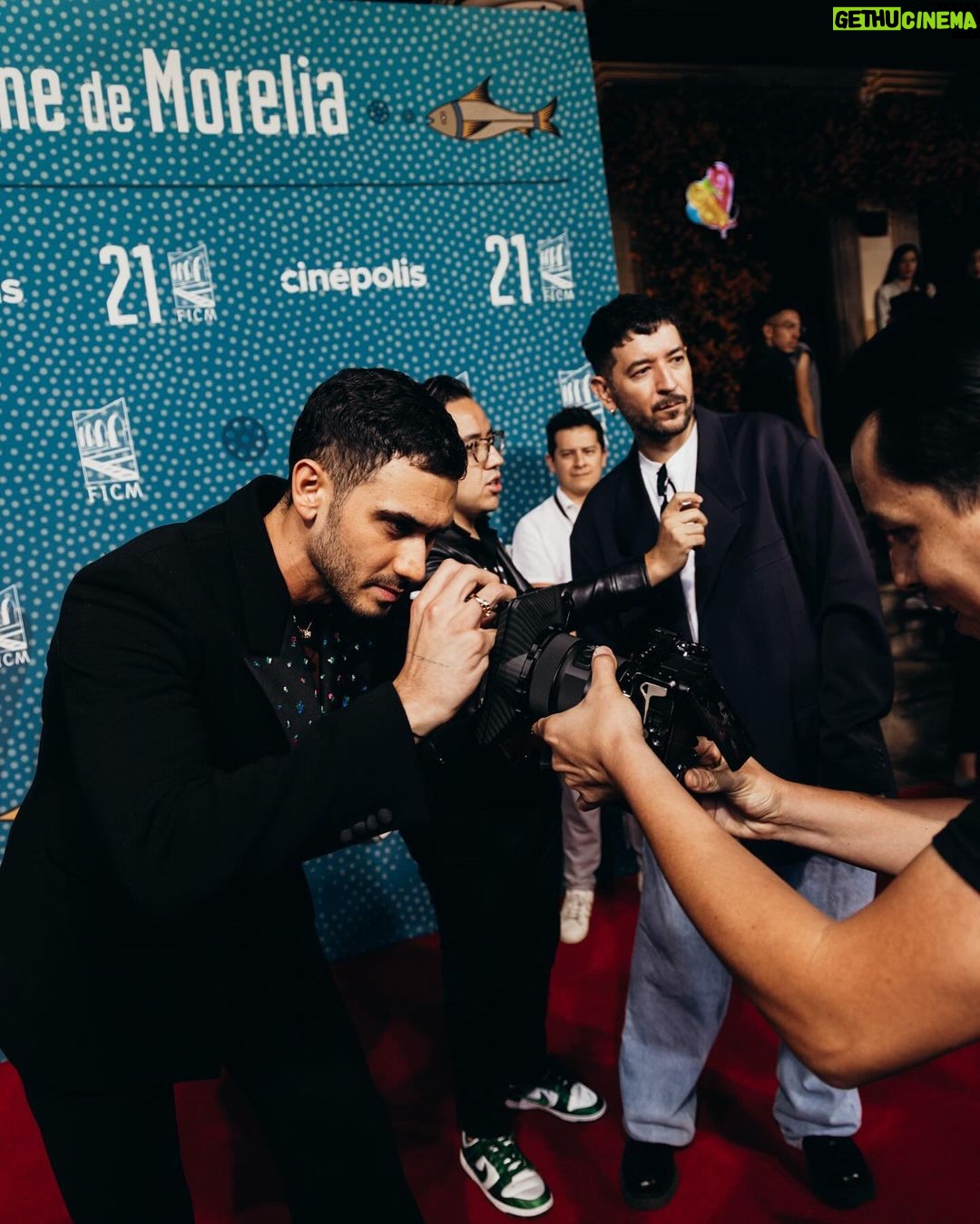 Alejandro Speitzer Instagram - Sin duda, una de las noches más bonitas a lo largo de mi carrera 🤍 GRACIAS Morelia por tan cálido recibimiento y por haber abrazado “Straight” en el marco del @ficm . Esta noche también es tuya @francomasini . Bravo equipo! Thanks @etro by @marcodevincenzo And my family @bulgari 📸 @mariocervanttes Morelia, Michoacán, México.