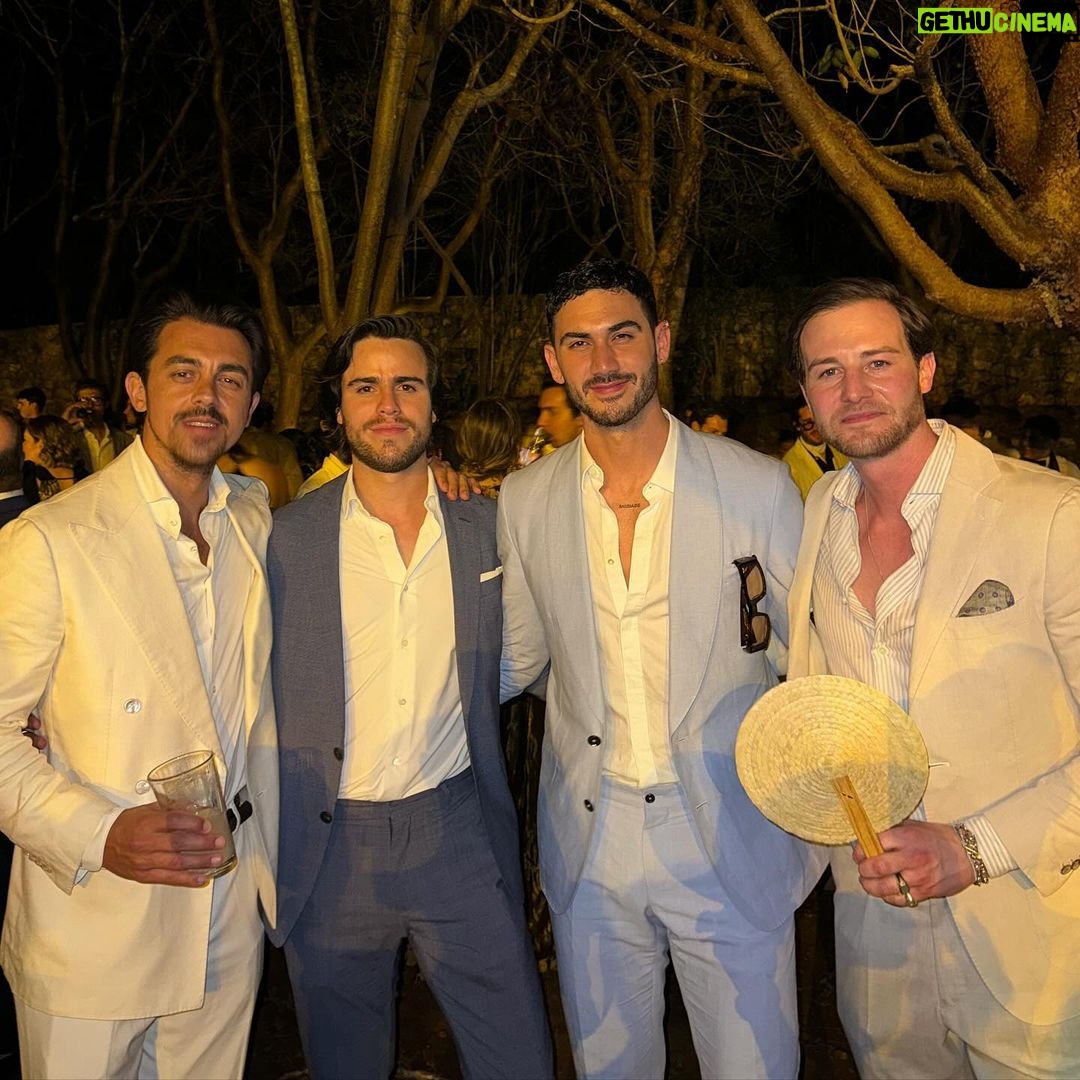 Alejandro Speitzer Instagram - Ooooh la la ❤️🔥 My friends.