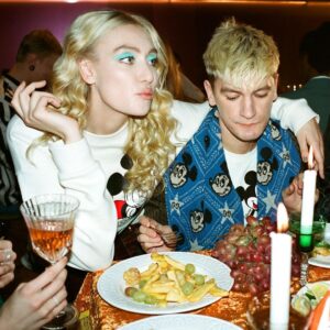 Aleksandr Gudkov Instagram - Еееабой!! Ееаагёрл!! В Москве в ДЕПО открылся перый в РФ POP-UP Gucci Pin! Много букв, а суть одна! Там продаются «бомбочки» из специальной коллекции Disney x Gucci, которую выпустили к Китайскому Новому году крысы! И мы с @minogarova поели за их счёт в красивой одежде!) Теперь Микки самая обсуждаемая мышь 2020 года! И мои любимые @hello__ru неофициальный непредставитель и неамбассадор!!!) ❤️#guccipin