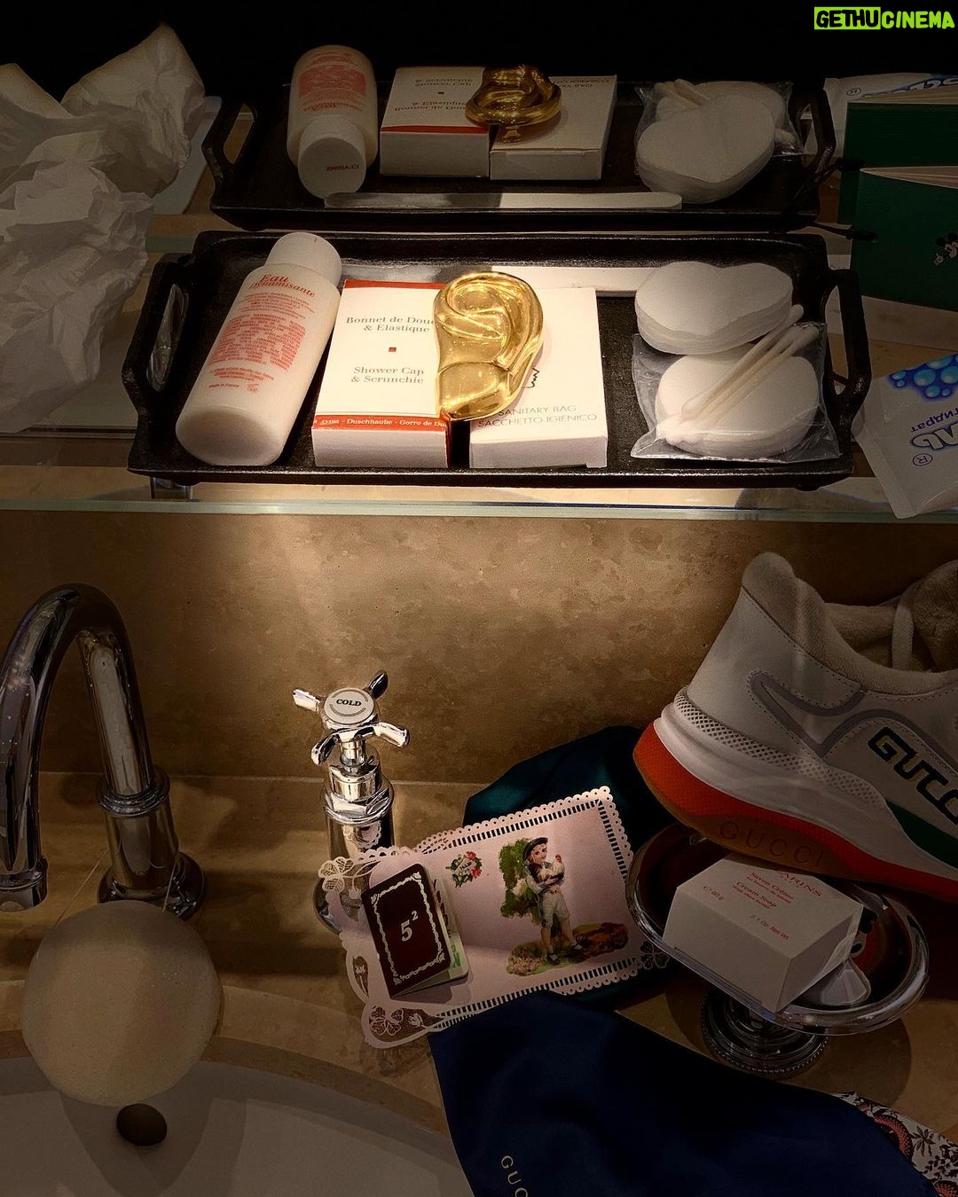 Aleksandr Gudkov Instagram - Non c'è limite alla mia ammirazione! #ravelikeyouarefive #gucci #milano Milan, Italy