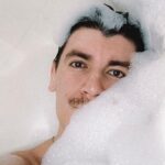 Aleksandr Gudkov Instagram - @glamour_russia впервые за всю свою историю сделал бесплатный номер из дома с 9 обложками! Кривляка, певица, мамуля юмористка, врач, учитель, курьер, поп идолы, и Ургант! Все обворожительны! Ванна под ключ