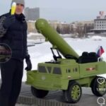 Aleksandr Shpak Instagram - В РФ начали продавать «детский ракетный комплекс Искандер». Он даже стреляет мягкими «ракетами», чтобы детишки в полную силу ощутили себя оккупантами.