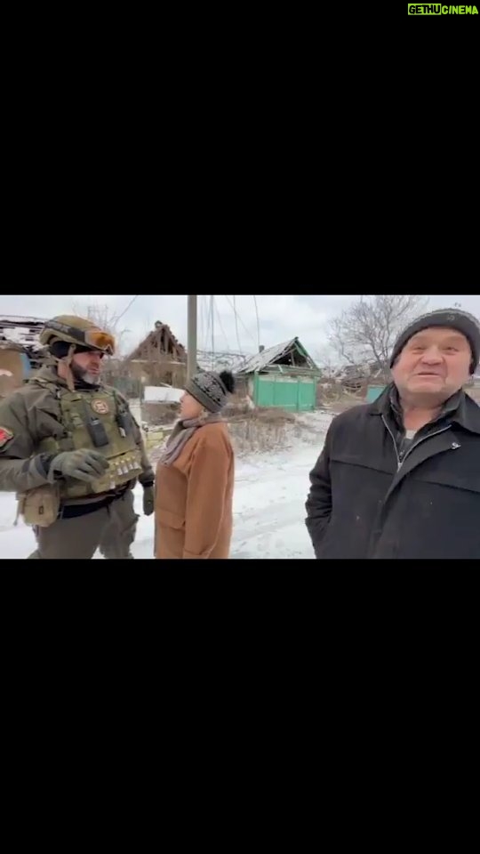 Aleksandr Shpak Instagram - Их что с собой привозят???????