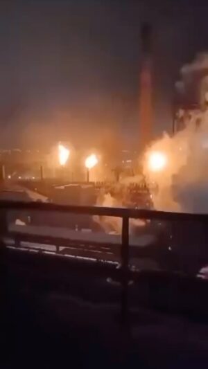 Aleksandr Shpak Instagram - 2 года спустя. 💥Ночью прилетело по Липецкому металлургическому комбинату

Вероятно, это были неизвестные беспилотники.

Снова беспокойная ночь на россии.