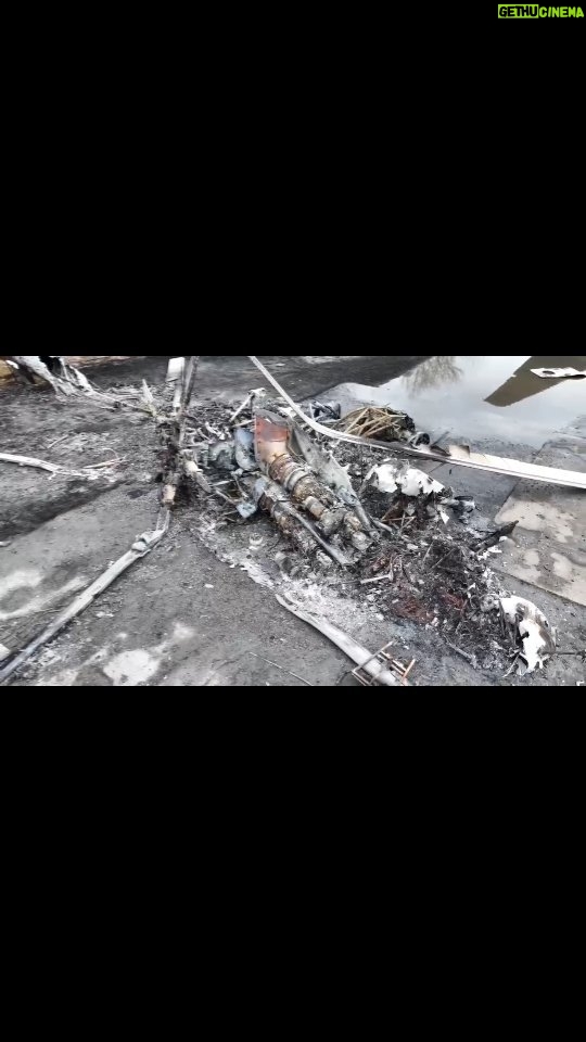 Aleksandr Shpak Instagram - Отражение в луже. Рядом самолёты. Беспилотник атаковал базу в Приднестровье