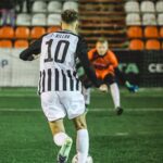 Aleksandr Tarasov Instagram - Наша команда «Родина Медиа» одержала первую победу над очень сильным соперником, финалистом МКС «БроукБойз»!🔥 Отличный старт для нас, спасибо всем кто поддерживает нас с самого начала и кто присоединяется по ходу!🤝 #РодинаМедиа только вперед!⚽️✊🏼 📷 @semka.vkvadrate