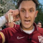 Aleksandr Tarasov Instagram - С победой @fcnasporte !!! Я хотел бы отметить невероятный ажиотаж вокруг нашего матча!✊🏼 Почти 50к зрителей в пике онлайна, когда параллельно шел финал Major’a по CS, где играли Navi. На матче в комментаторской присутствовали: Джикия (капитан сборной России), Соболев, Ещенко, Глушаков, Тюкавин, Захарян, Литвинов, что говорит об уровне Лиги и качестве нашего футбола! Полный стадион болельщиков! Даже бровка была битком. ФНЛ по интересу - давай до свидание! РПЛ - мы идем к вам! Увидимся в плей офф!🤗