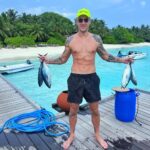 Aleksandr Tarasov Instagram – Рыбка клюет!! Накормил всю семью Мальдивским тунцом!🎣🍣 Soneva Fushi