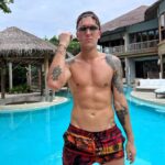 Aleksandr Tarasov Instagram - Укатил на сборы на Мальдивы!🤫 Не теряйте, скоро вернусь! Soneva Fushi