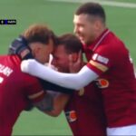 Aleksandr Tarasov Instagram - Звездный состав @fcnasporte закатывает в асфальт команду «Матч Тв» во втором туре @media.football.league !! Медийнее и лучше гол представить невозможно!🔥🔥🔥 Артист и музыкант @gerapetrosov отдает пас на актера фильмов и сериалов @onnovikoff, Саша длинный пас на ход обратно Гере, а Гера делает потрясающий навес на покорителя женских сердец Олега Майами и @miamioleg_official вкалачивает мяч в ворота!! Все это дело комментирует @tarasov23 ✊🏼 А я просто хватаю Олега и поздравляю его с таким шикарным дебютом! Очень рад что ты с нами - Олег!✊🏼