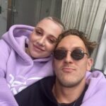 Aleksandr Tarasov Instagram - Помните трек «Саламандра», который мы с @miaboyka палили в феврале?🥲 Мне кажется сейчас самое подходящее время для релиза. Наши две предыдущие работы («Мама не в курсе» и «Лепесток») были долгое время в чартах и собрали 50 млн просмотров только на YouTube.🤯🔥 Как думаете Саламандра побьет наш рекорд? Выпускаем летом?🤗