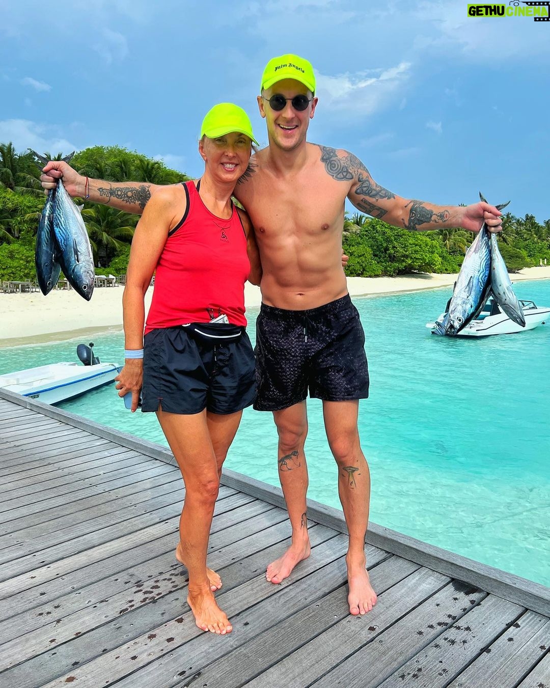 Aleksandr Tarasov Instagram - Рыбка клюет!! Накормил всю семью Мальдивским тунцом!🎣🍣 Soneva Fushi