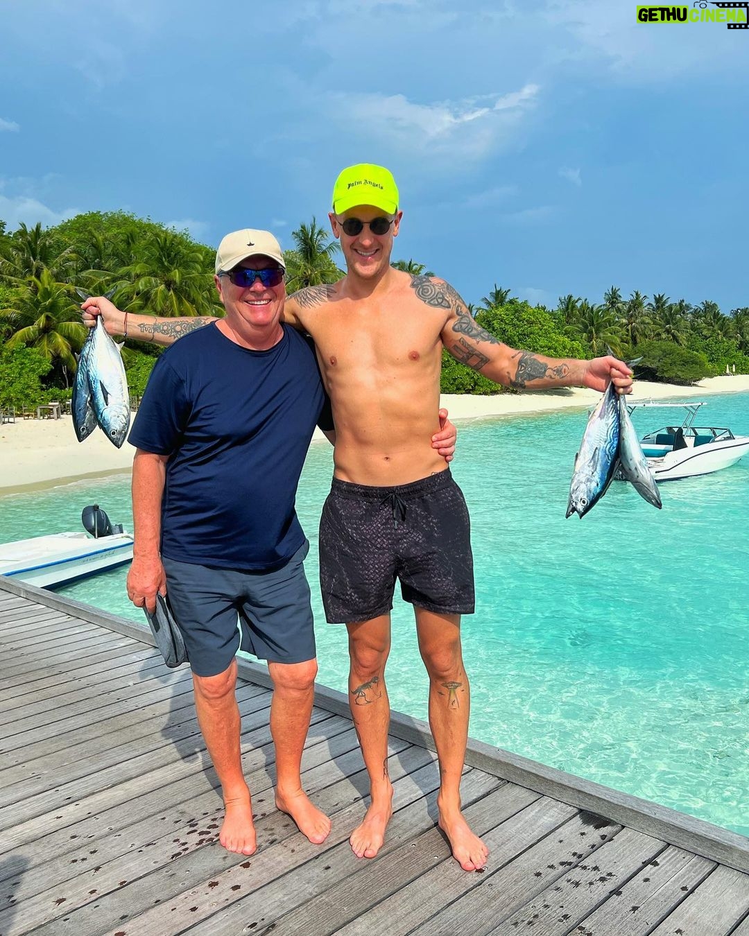 Aleksandr Tarasov Instagram - Рыбка клюет!! Накормил всю семью Мальдивским тунцом!🎣🍣 Soneva Fushi