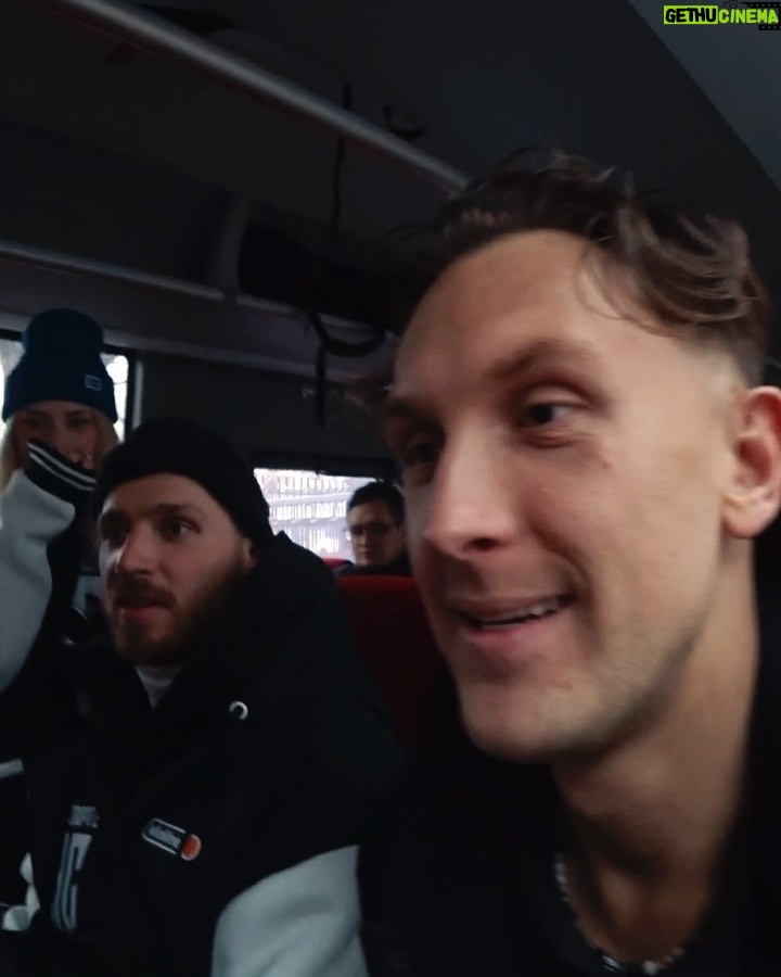 Aleksandr Tarasov Instagram - Кто посмотрел - успели поностальгировать?😉 Если не смотрели то гоу на Youtube канал «На спорте», ссылка в сторис!