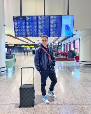 Aleksandr Tarasov Instagram - Куда лечу?✈️