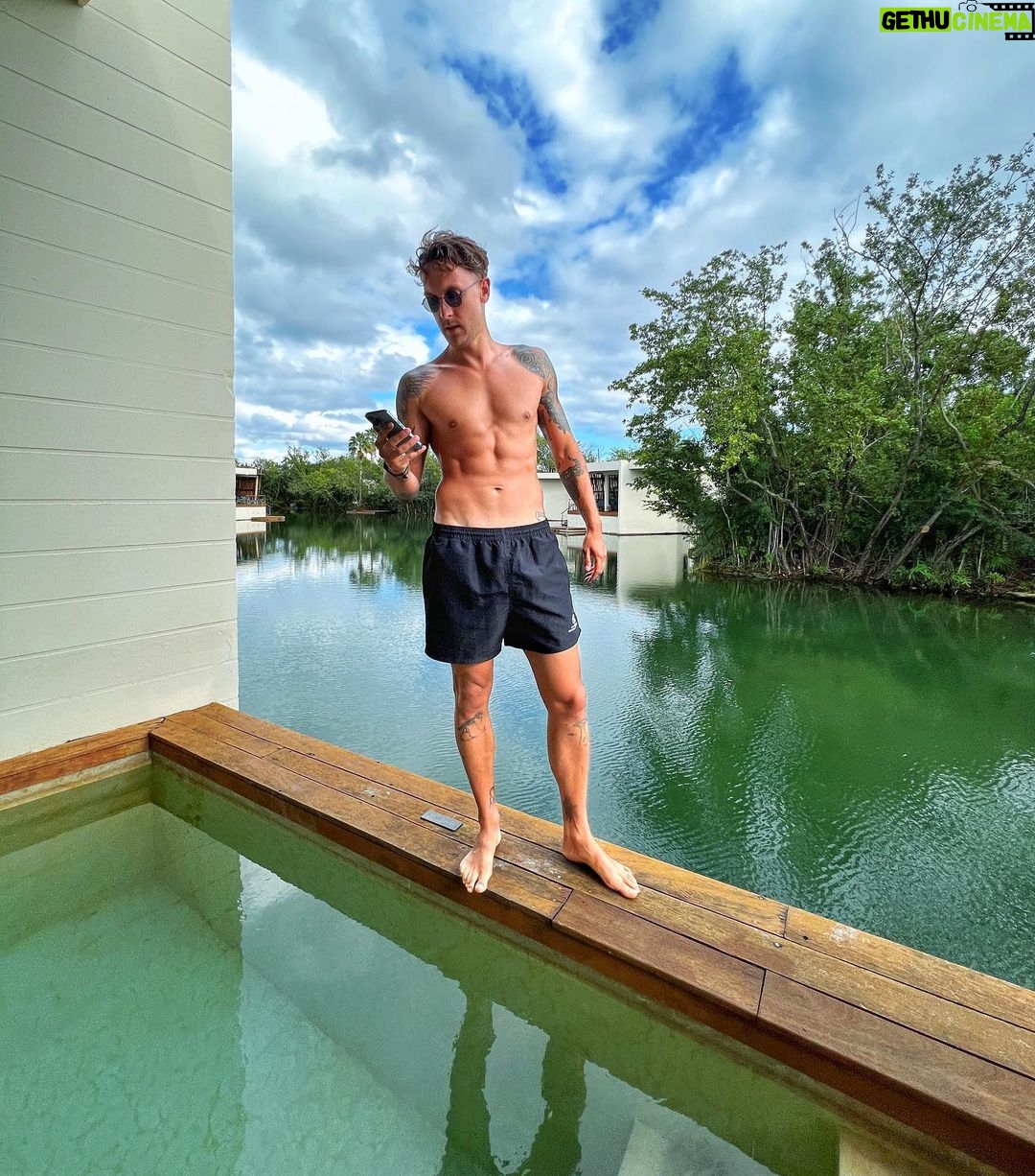 Aleksandr Tarasov Instagram - А какого Текилу выберешь ты?) 1 - в работе📱 2 - с ебанцой 🤪 3 - на релаксе 💆🏽♂️ Rosewood Mayakoba